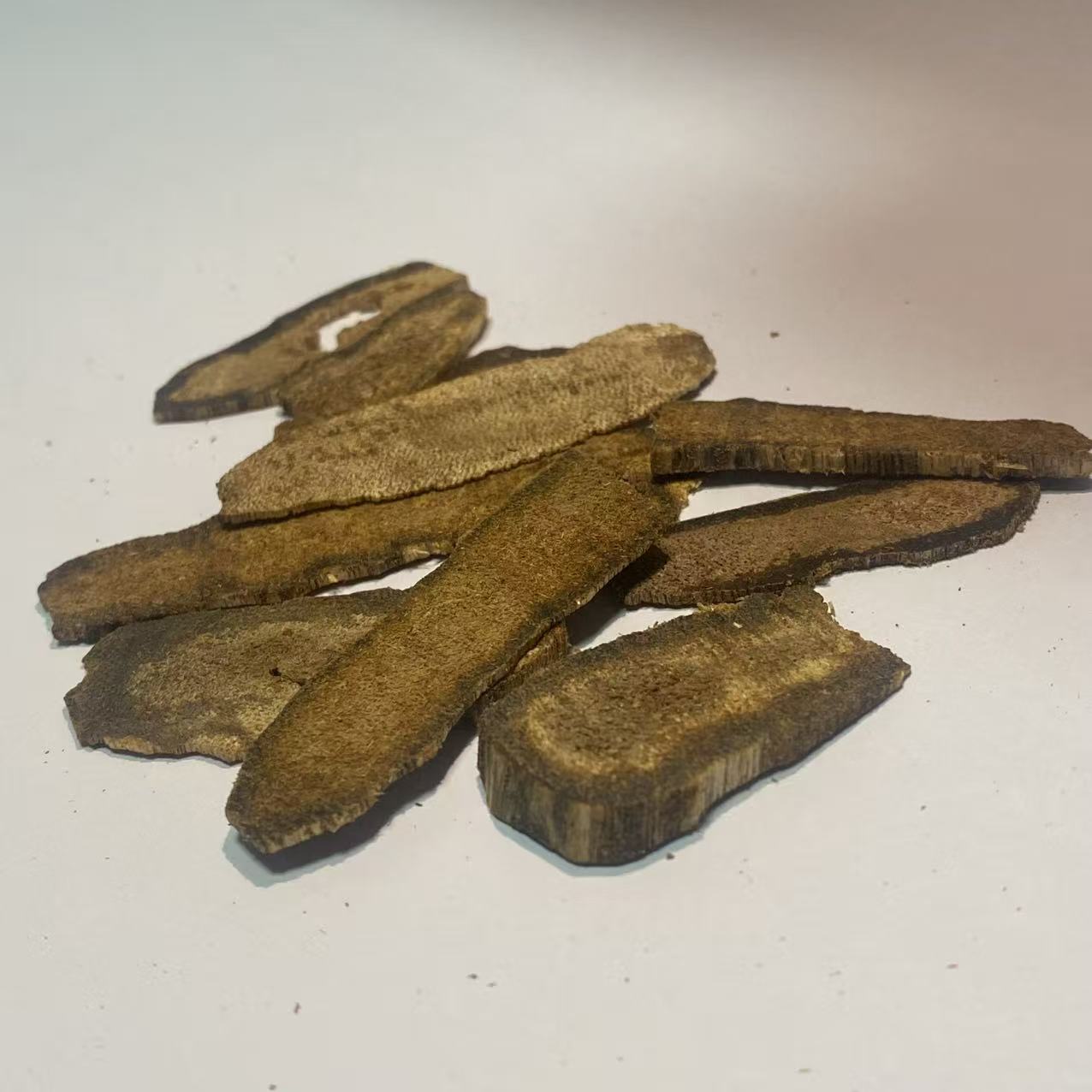 FOREZA Kyara Oud – Premium Agarwood Chips, Slices & Granules (Sinking Grade Available)