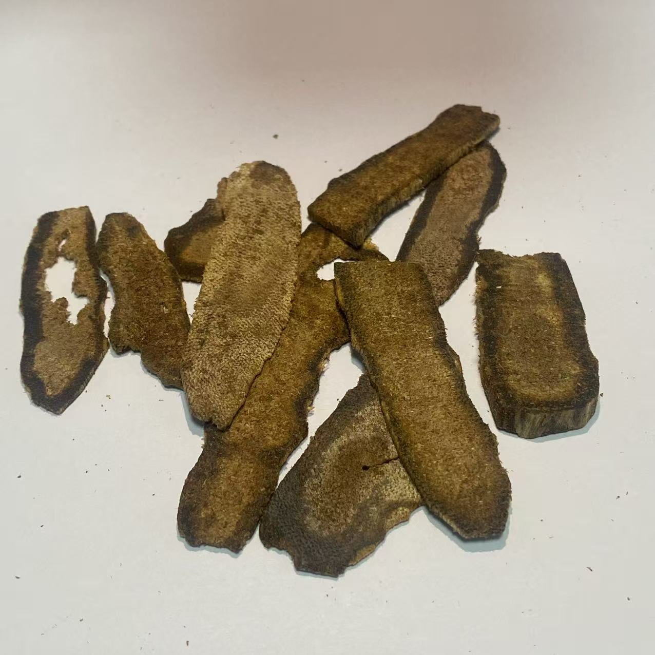 FOREZA Kyara Oud – Premium Agarwood Chips, Slices & Granules (Sinking Grade Available)
