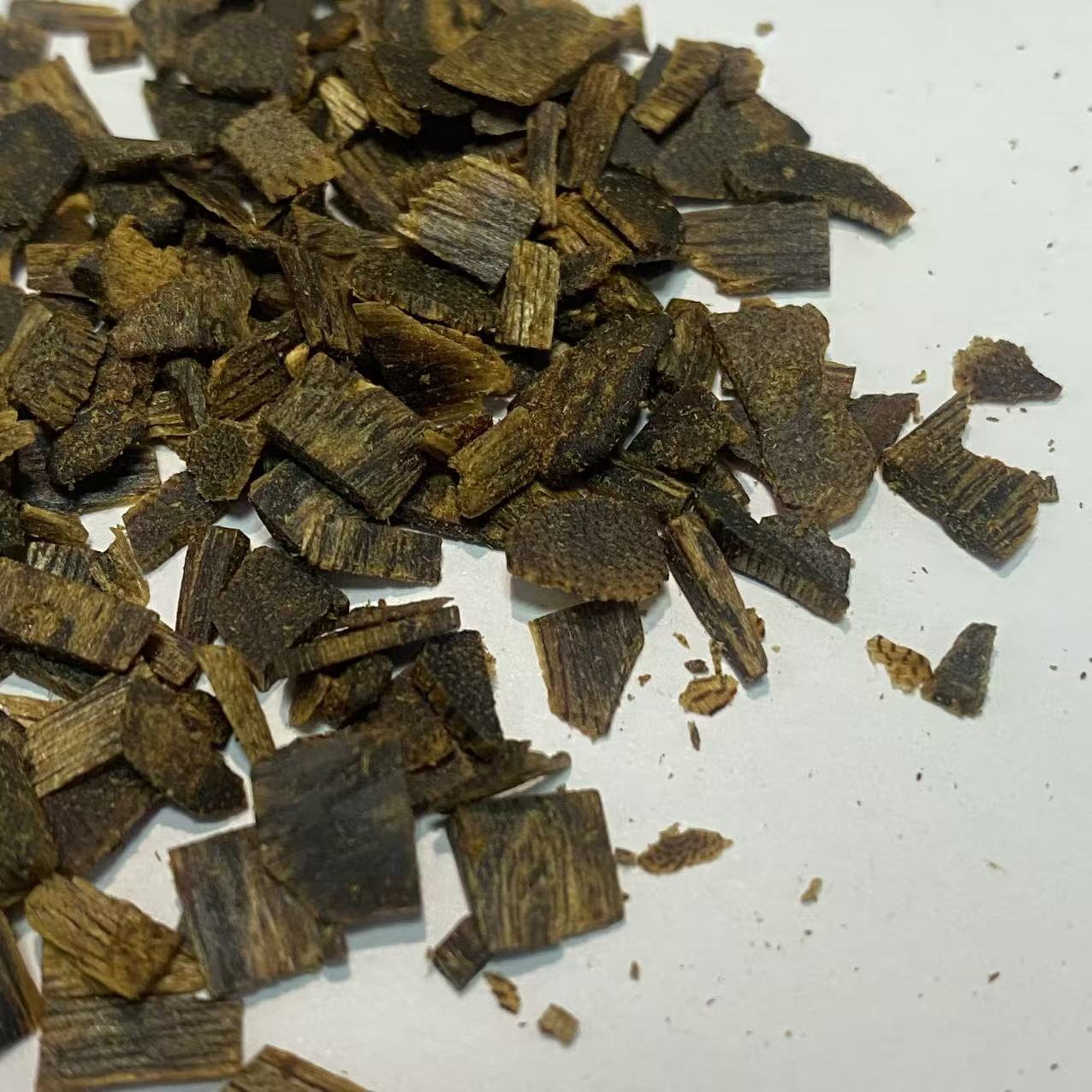 FOREZA Kyara Oud – Premium Agarwood Chips, Slices & Granules (Sinking Grade Available)