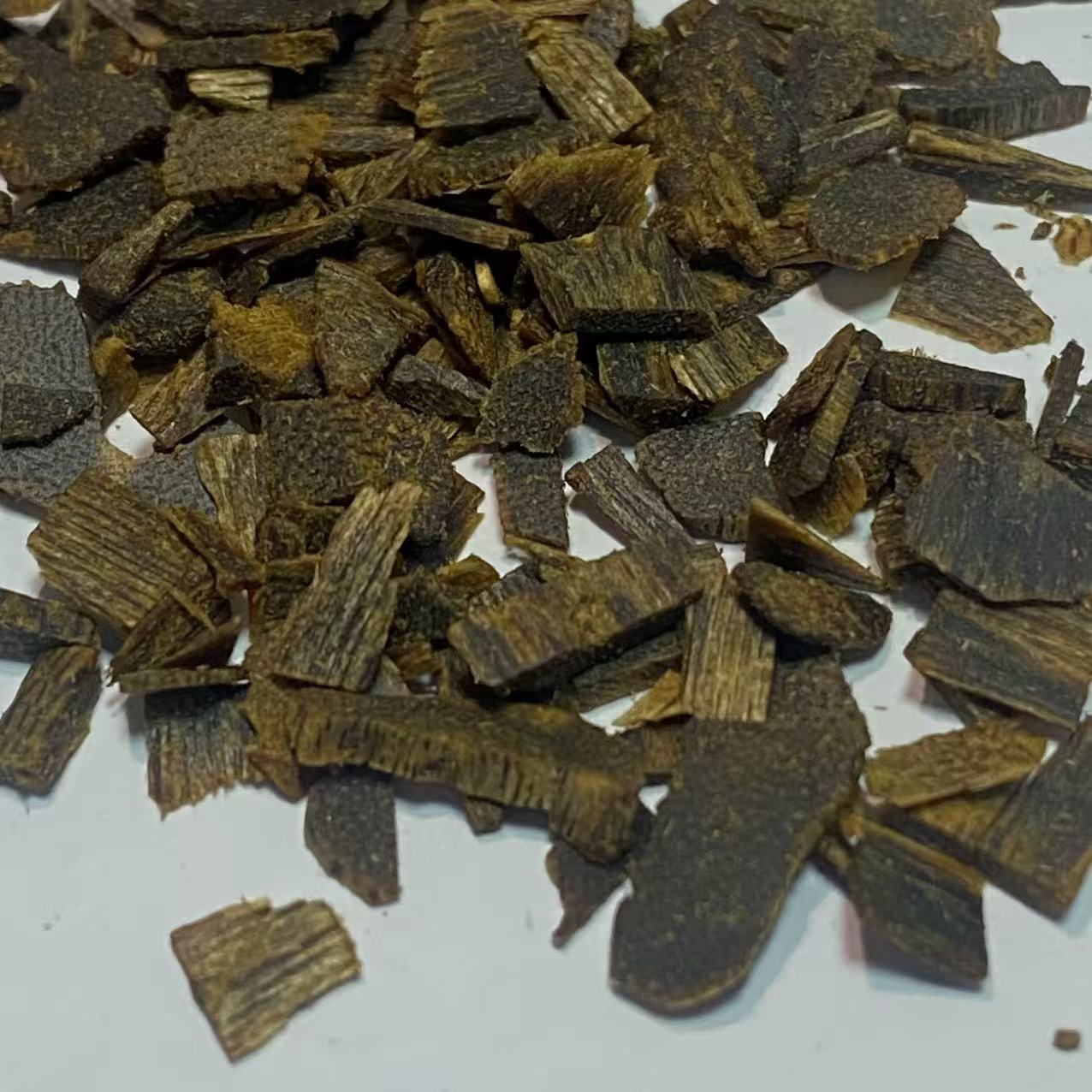 FOREZA Kyara Oud – Premium Agarwood Chips, Slices & Granules (Sinking Grade Available)
