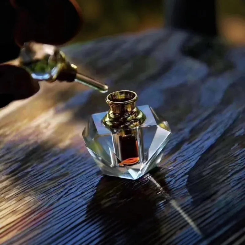 Agarwood Essential Oil Rich Undiluted Extracted From Crude Oil Has Long-lasting Fragrance Home Worship Calming Mind Meditation
