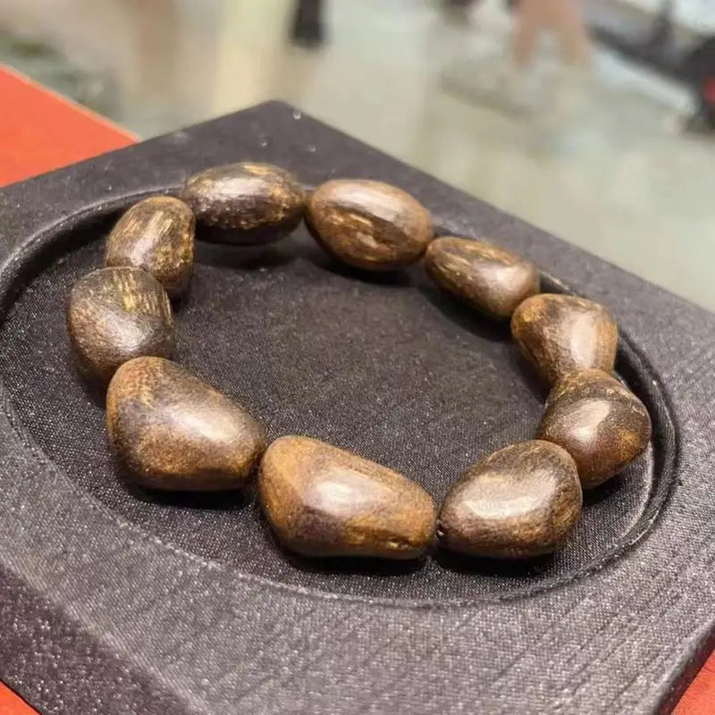 High-quality authentic Indonesian Dala Gan natural-shaped agarwood bracelet High oil content Submersible level  Has a medicinal