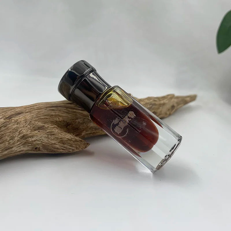 Supercritical Hainan Agarwood Essential Oil Is Natural Free of Additives Offering To Buddha Calming The Mind and Promoting Sleep