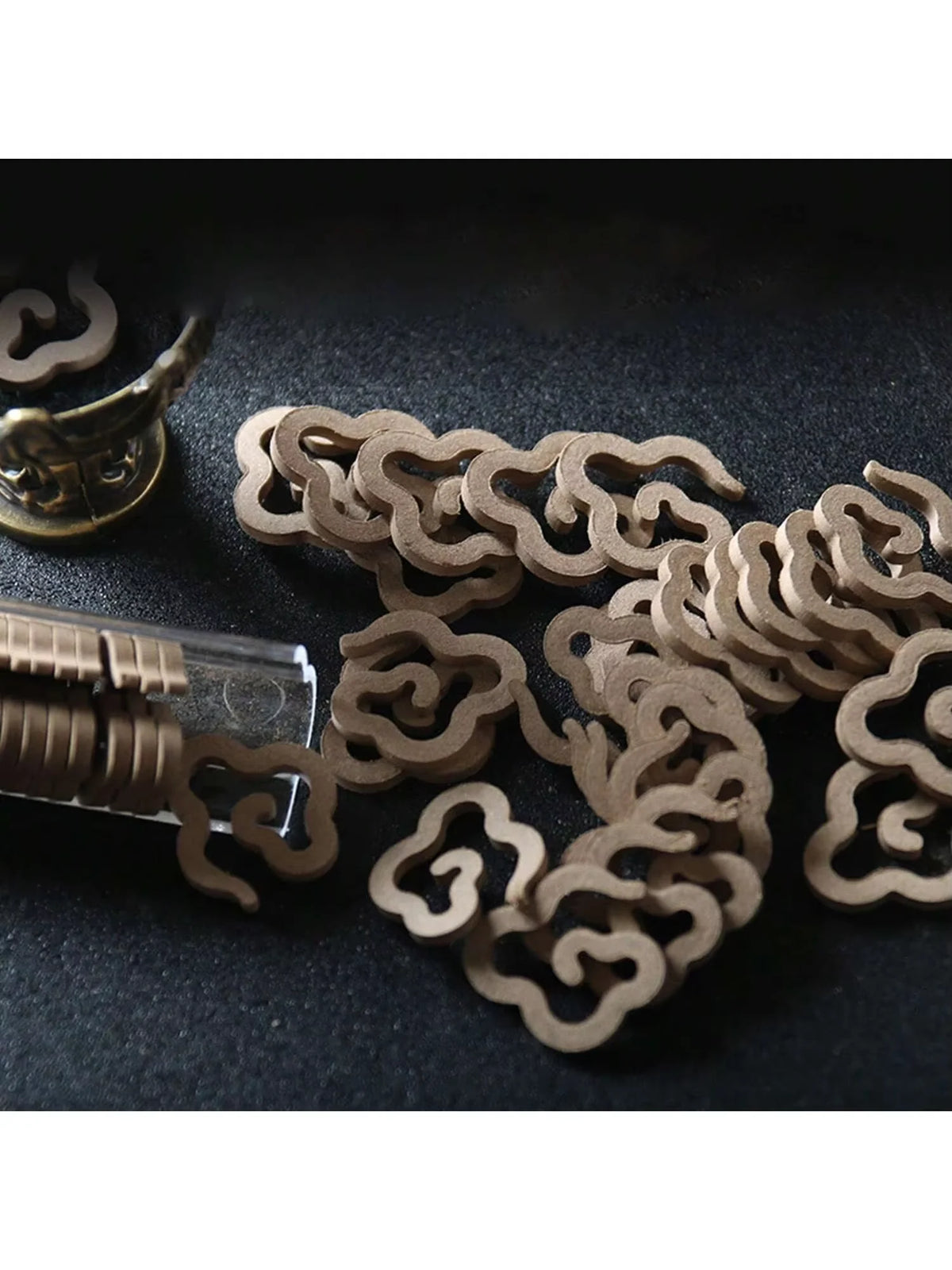 42Pcs Sandalwood & Agarwood Coil Incense with Auspicious Cloud Design, Long Lasting Indoor Aroma Incense for Home Fragrance