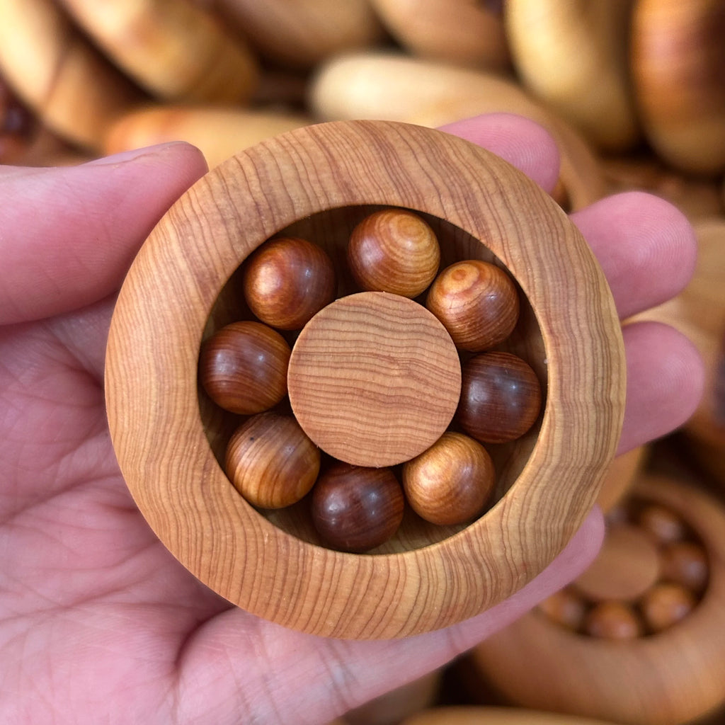 Chinese Style Lucky Wealth Attracting Wooden Fire Wheel Fidget Toy Thuja Green Sandalwood Agarwood Rotatable Stress Relief Finge