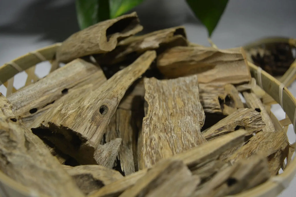 1Bag 5g Natural Hainan Agarwood Worm Leakage Scraping Scraps Incense Aromatherapy Agarwood Raw Wood Block Free Shipping Included