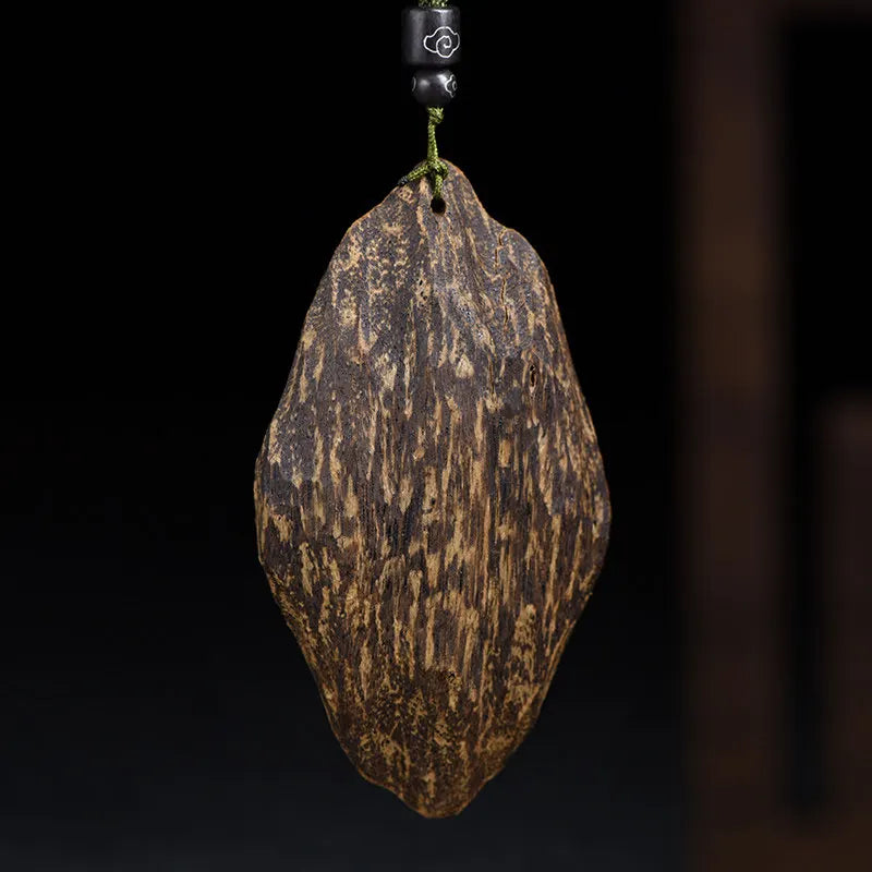 Natural Nha Trang Agarwood Freeform Handheld Piece Wood Carving Pendant Craft with Rich Medicinal Fragrance Gifts