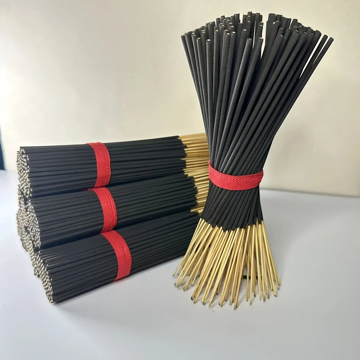 101 Pieces of Natural 22cm Cherry Blossom-Scented Bamboo Incense Sticks, 45-50 Minutes Burning Time, for Yoga, Meditation, Home and Office - Perfect for Christmas, Halloween, Easter, Hanukkah, Thanksgiving - Feather-Free, for Home Aromatherapy
