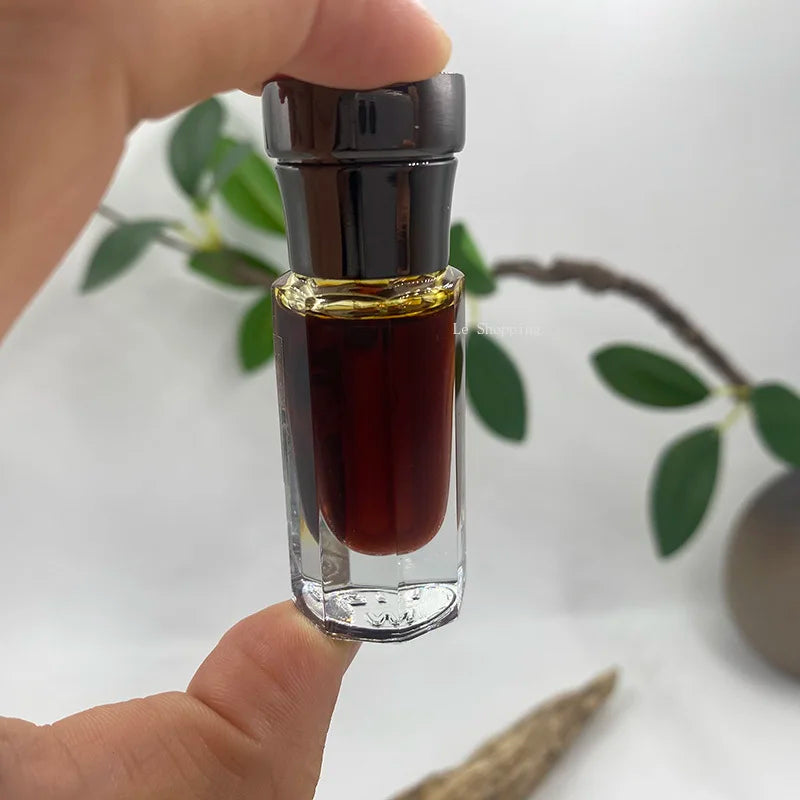 Supercritical Hainan Agarwood Essential Oil Is Natural Free of Additives Offering To Buddha Calming The Mind and Promoting Sleep