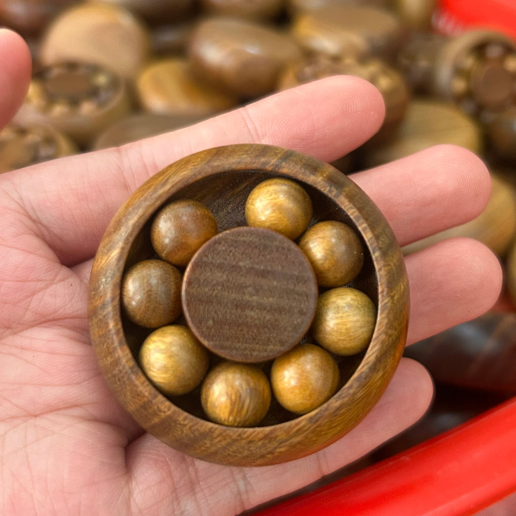 Chinese Style Lucky Wealth Attracting Wooden Fire Wheel Fidget Toy Thuja Green Sandalwood Agarwood Rotatable Stress Relief Finge