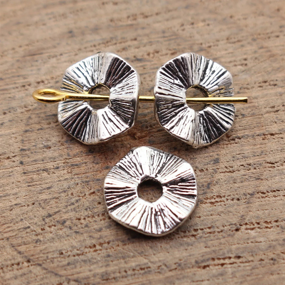40pcs 10x10x2mm/14x14x2.2mm 4 Colors Imitation Brushed Texture Wave Spacer Beads Jewelry Materials Supplies