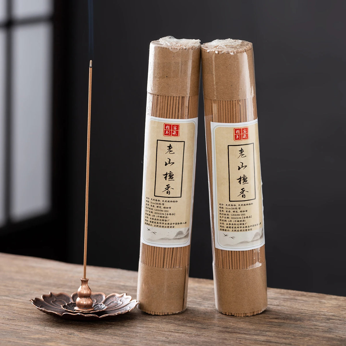 300/600Pcs Natural Sandalwood and Agarwood Incense Sticks, Long-Lasting Fragrance, Strong-Scented Incense with Natural Aroma, Suitable for Living Room, Bedroom, Study, Tea Room, Garden, Yoga, Meditation, and Includes a Burning Stand as a Gift