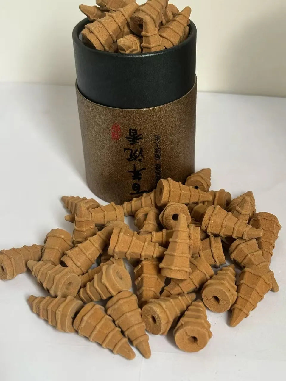 50g Hainan Agarwood Handmade Reverse Flow Tower Incense Home Indoor Advanced Lasting Fragrance Relaxing Purifying Aromatherapy