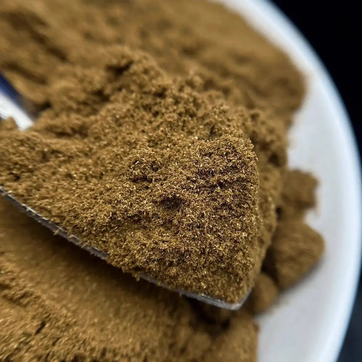 90% Sink Green Qi Nan Agarwood Powder, Hainan Natural Raw Qi Nan Ground Incense Powder, Cool Sweet Honey Floral Scent