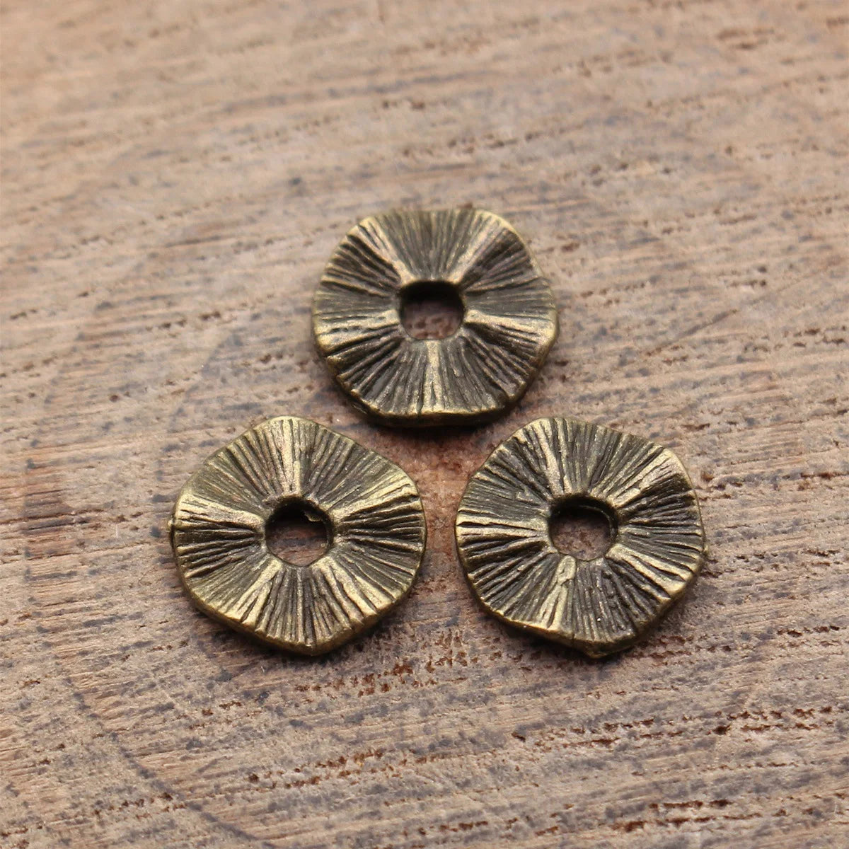 40pcs 10x10x2mm/14x14x2.2mm 4 Colors Imitation Brushed Texture Wave Spacer Beads Jewelry Materials Supplies