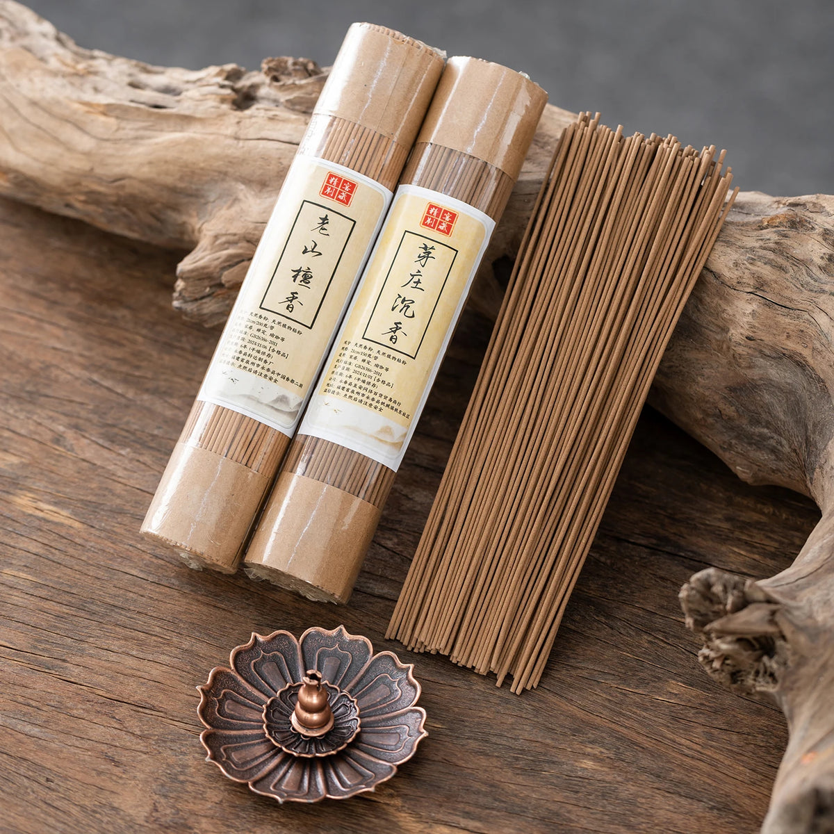 300/600Pcs Natural Sandalwood and Agarwood Incense Sticks, Long-Lasting Fragrance, Strong-Scented Incense with Natural Aroma, Suitable for Living Room, Bedroom, Study, Tea Room, Garden, Yoga, Meditation, and Includes a Burning Stand as a Gift