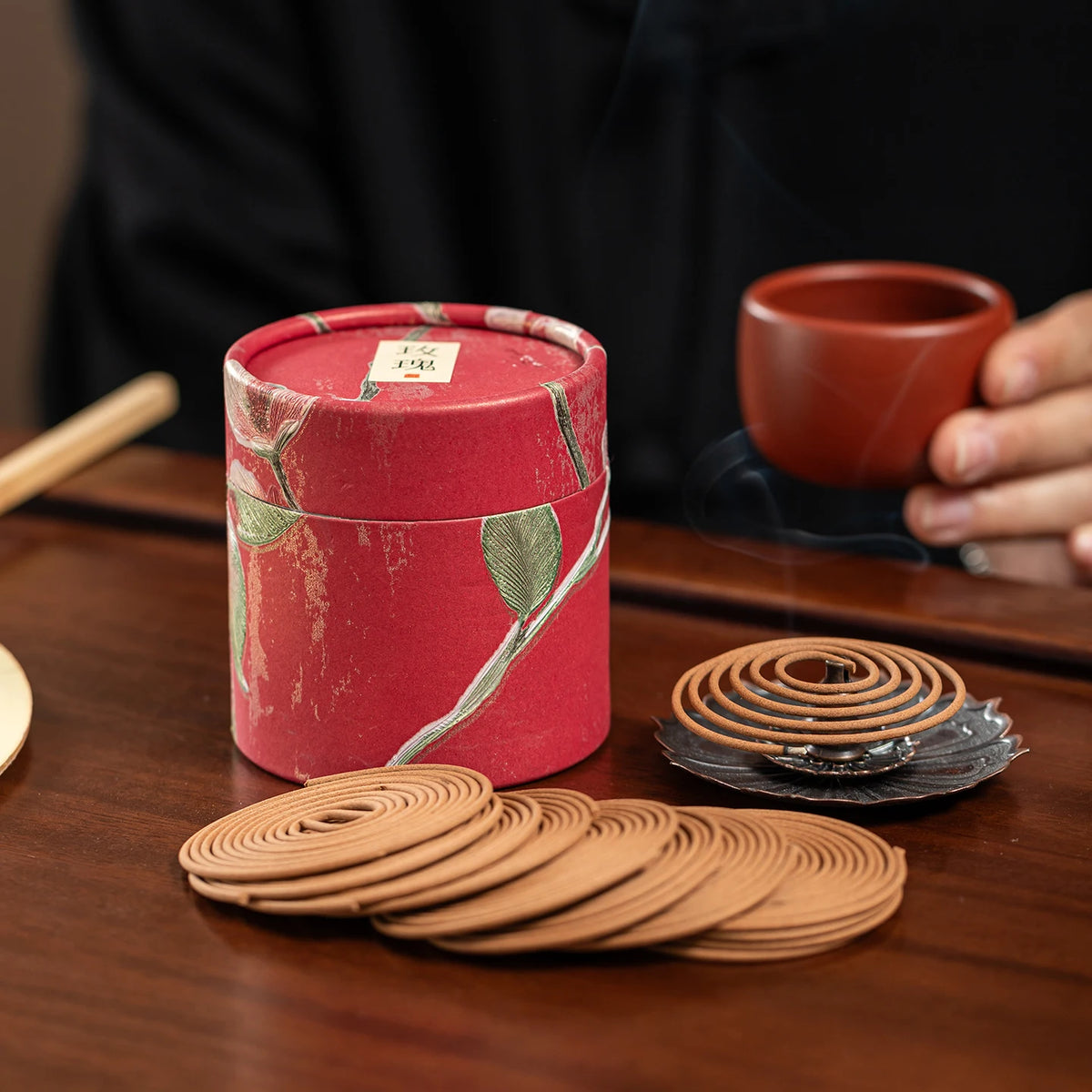 48Pcs Incense Coils with Rose, Osmanthus, Mugwort, Sandalwood, and Agarwood Scents, 4-Hour Burning Time, Indoor Floral Fragrance, Air Purification, Long-Lasting Fragrance