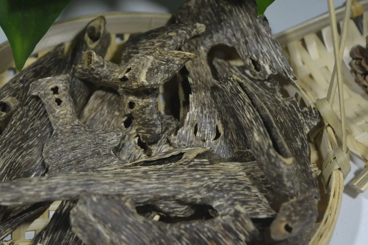 1Bag 5g Natural Hainan Agarwood Worm Leakage Scraping Scraps Incense Aromatherapy Agarwood Raw Wood Block Free Shipping Included